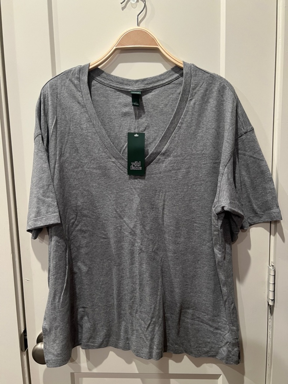 wild fable women’s Gray V-Neck Short Sleeve Tee